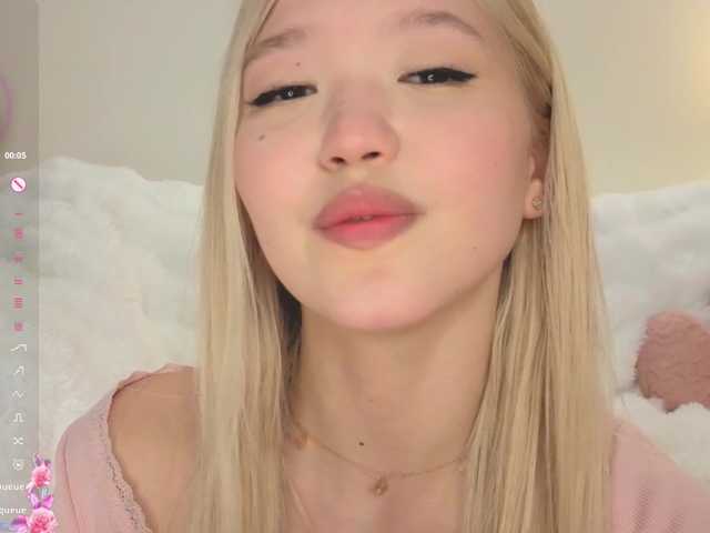 milli-sunrise live cam on BongaCams