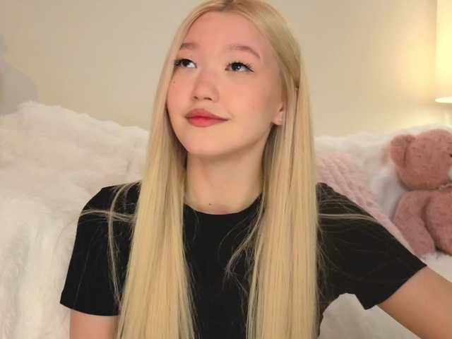 milli-sunrise live cam on BongaCams