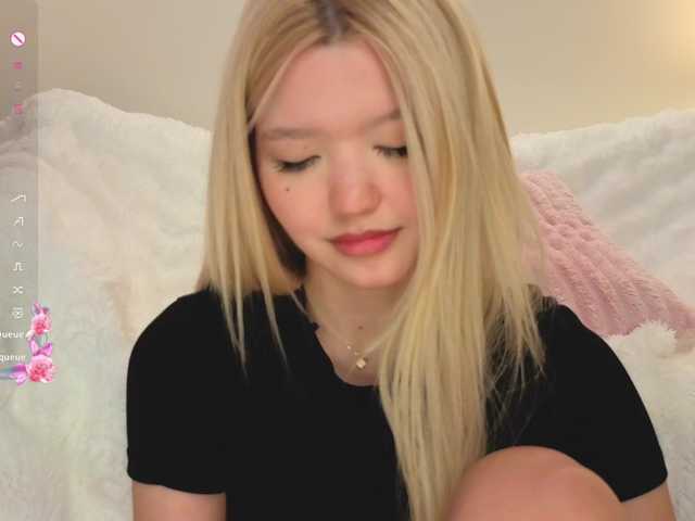 milli-sunrise live cam on BongaCams