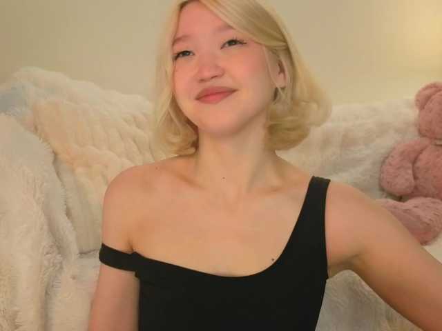 milli-sunrise live cam on BongaCams