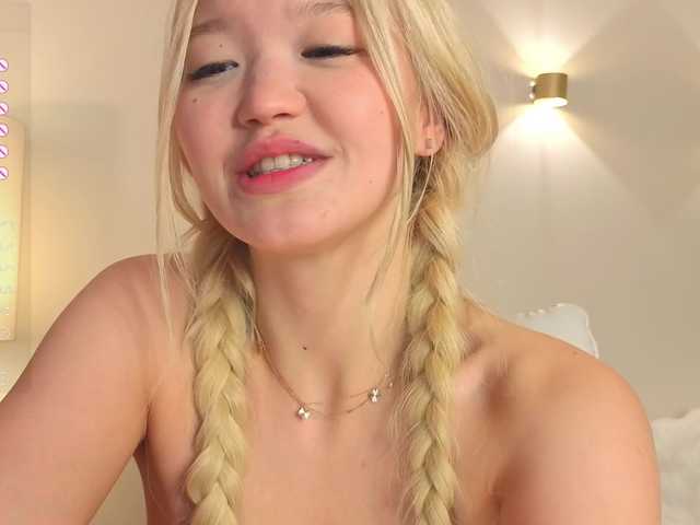 milli-sunrise live cam on BongaCams