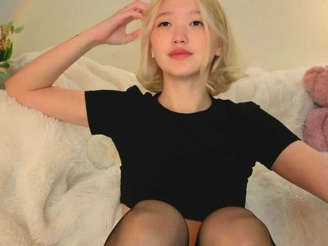 milli-sunrise live cam on BongaCams