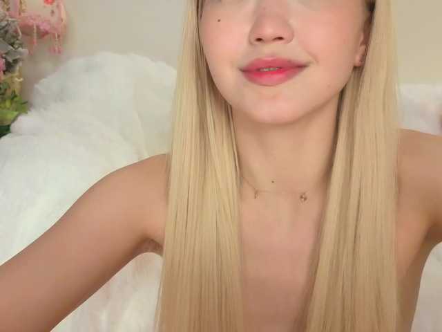 milli-sunrise live cam on BongaCams