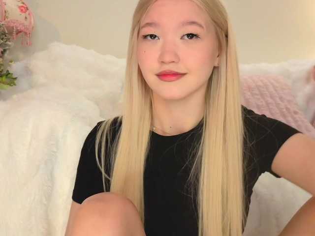 milli-sunrise live cam on BongaCams