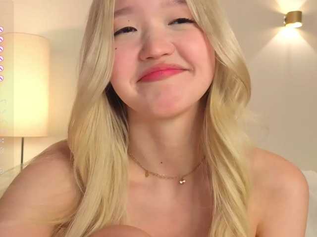 milli-sunrise live cam on BongaCams