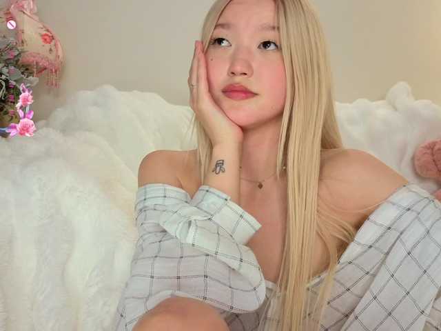 milli-sunrise live cam on BongaCams