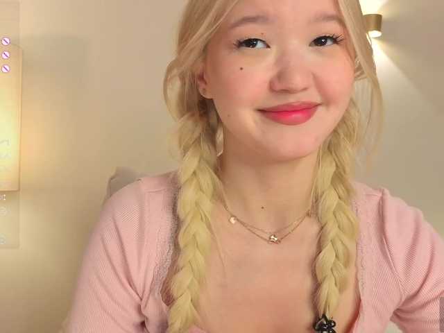 milli-sunrise live cam on BongaCams