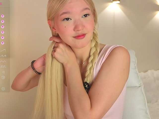 milli-sunrise live cam on BongaCams