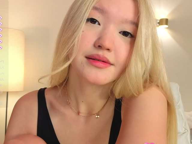 milli-sunrise — live female cam