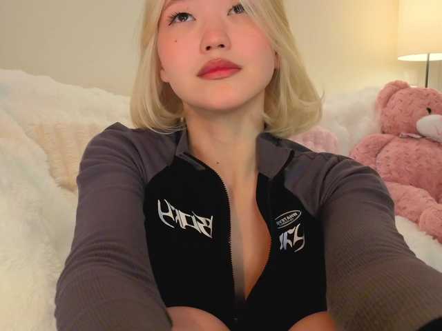 milli-sunrise live cam on BongaCams