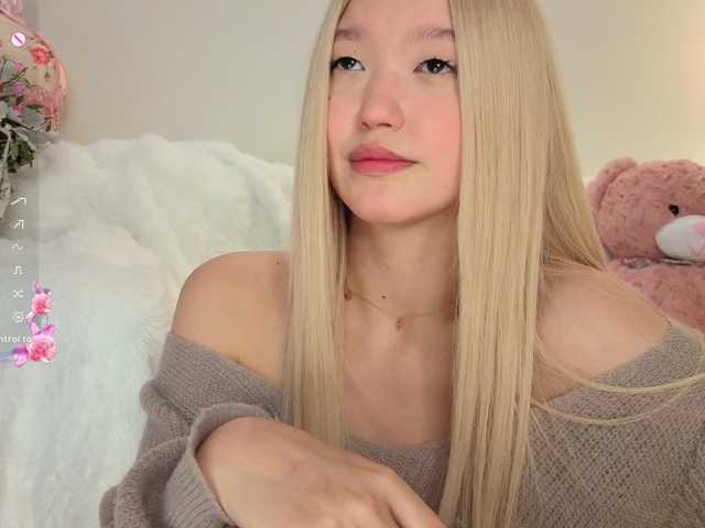 milli-sunrise live cam on BongaCams
