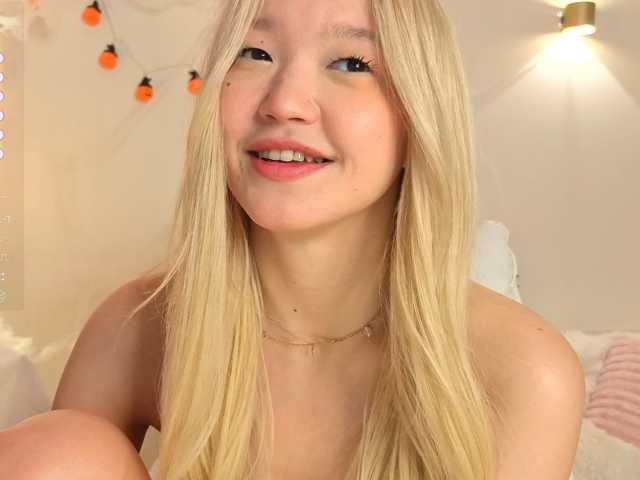 milli-sunrise live cam on BongaCams