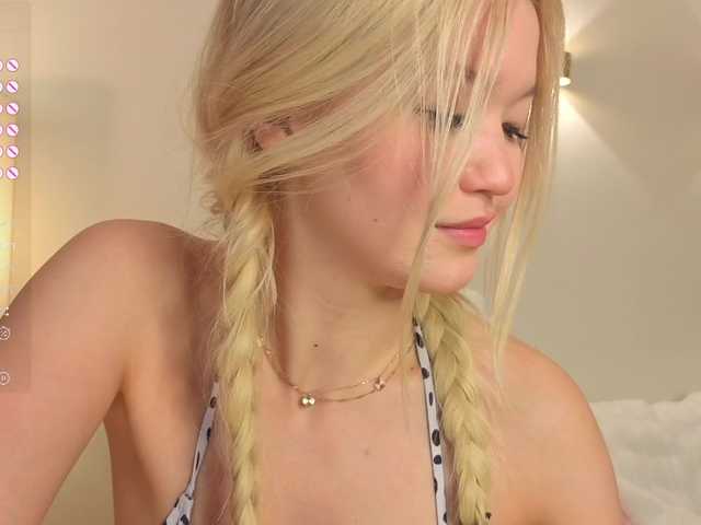 milli-sunrise live cam on BongaCams