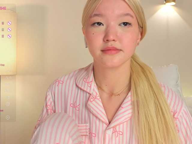 milli-sunrise live cam on BongaCams
