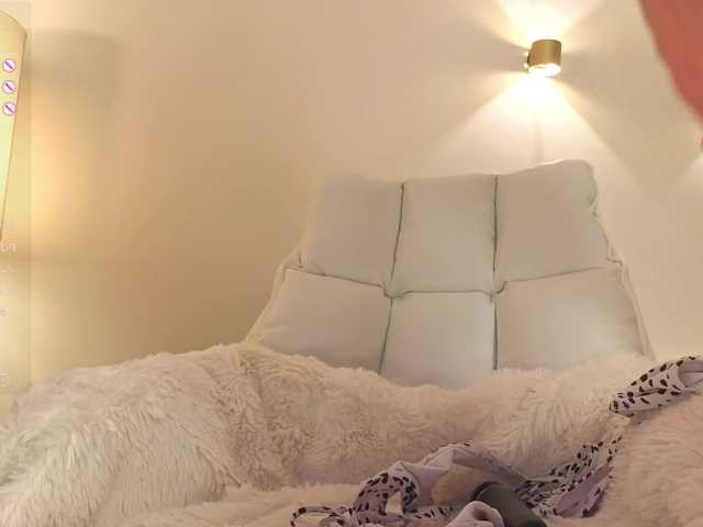 milli-sunrise live cam on BongaCams