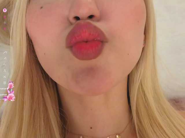 milli-sunrise live cam on BongaCams