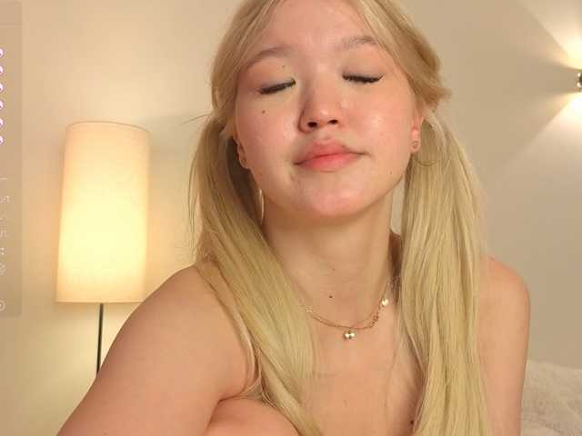 milli-sunrise live cam on BongaCams