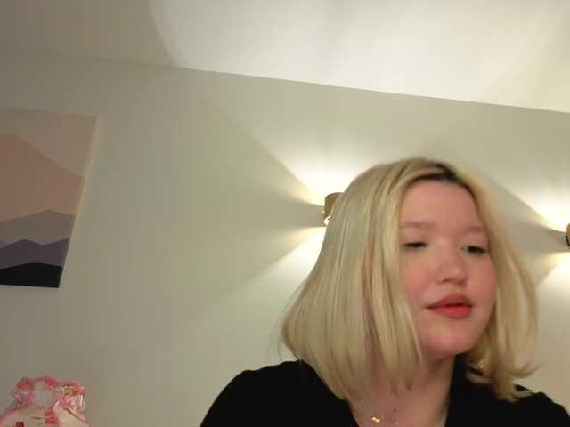 milli-sunrise live cam on BongaCams