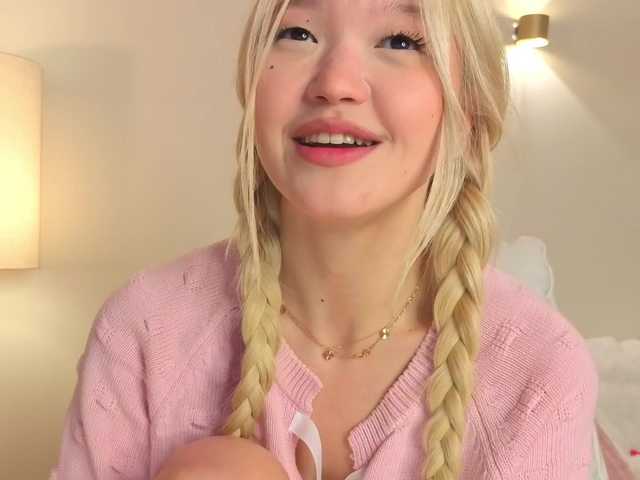 milli-sunrise live cam on BongaCams