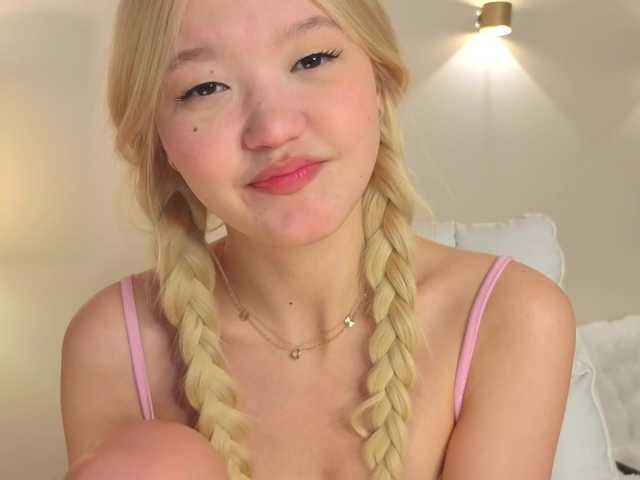 milli-sunrise live cam on BongaCams