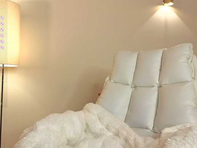 milli-sunrise live cam on BongaCams