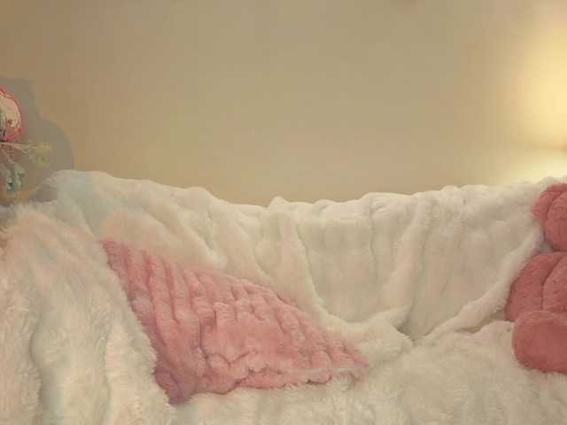 milli-sunrise live cam on BongaCams