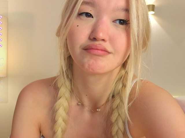 milli-sunrise live cam on BongaCams