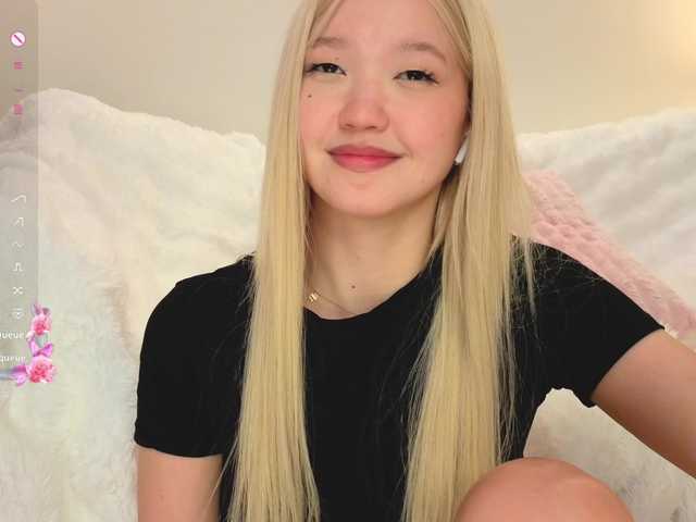 milli-sunrise live cam on BongaCams