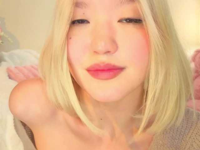 milli-sunrise live cam on BongaCams