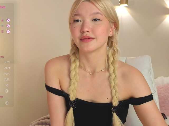 milli-sunrise live cam on BongaCams
