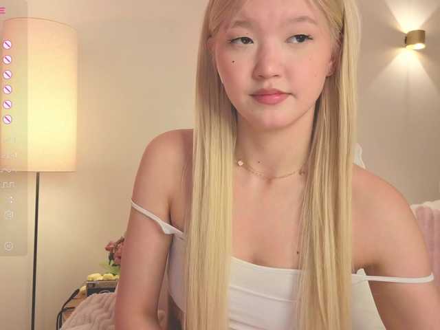 milli-sunrise live cam on BongaCams
