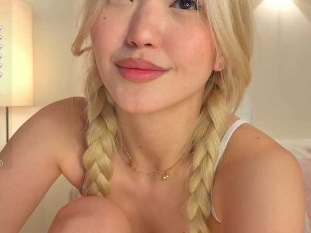 milli-sunrise live cam on BongaCams