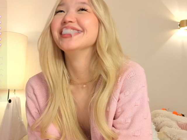 milli-sunrise live cam on BongaCams