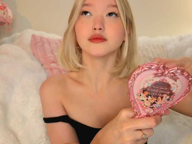 milli-sunrise live cam on BongaCams