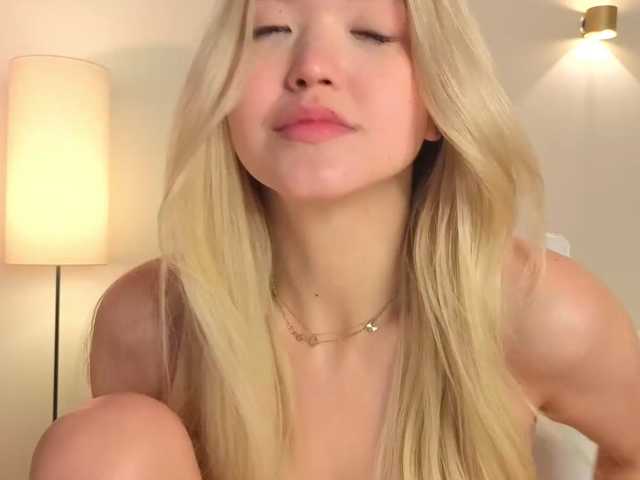 milli-sunrise live cam on BongaCams