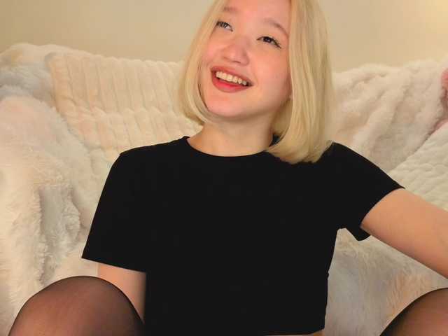 milli-sunrise live cam on BongaCams
