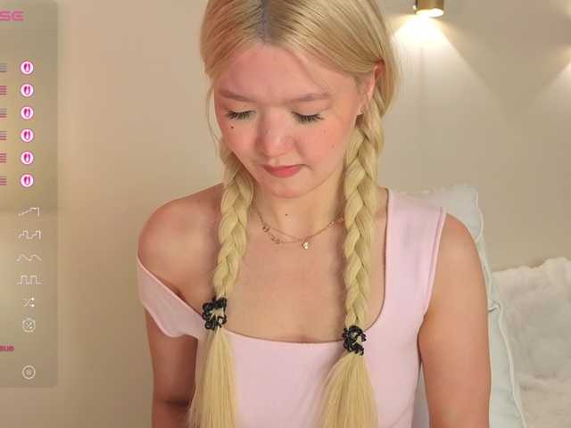 milli-sunrise live cam on BongaCams