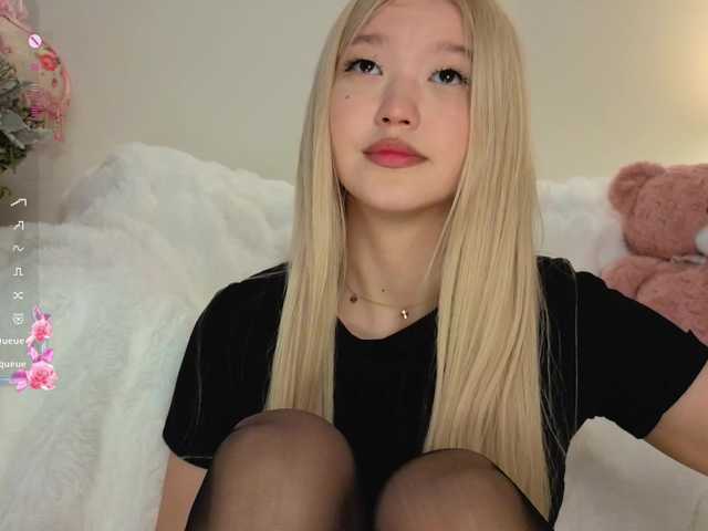 milli-sunrise live cam on BongaCams