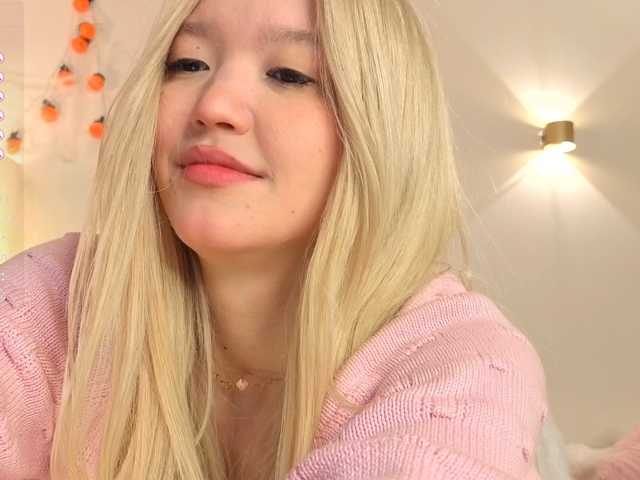 milli-sunrise live cam on BongaCams