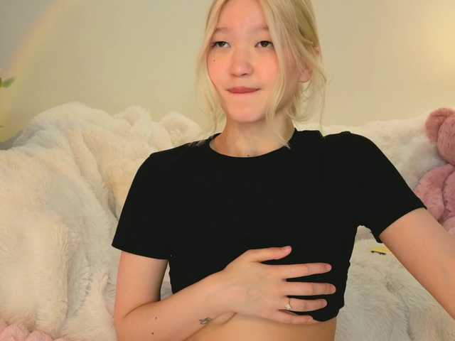 milli-sunrise live cam on BongaCams