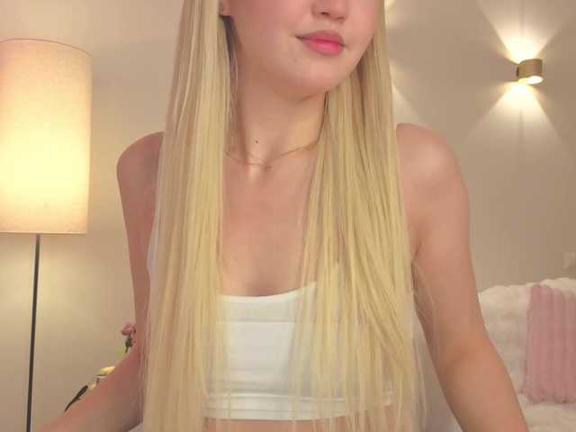 milli-sunrise live cam on BongaCams