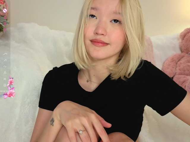 milli-sunrise live cam on BongaCams