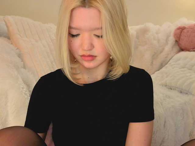 milli-sunrise live cam on BongaCams