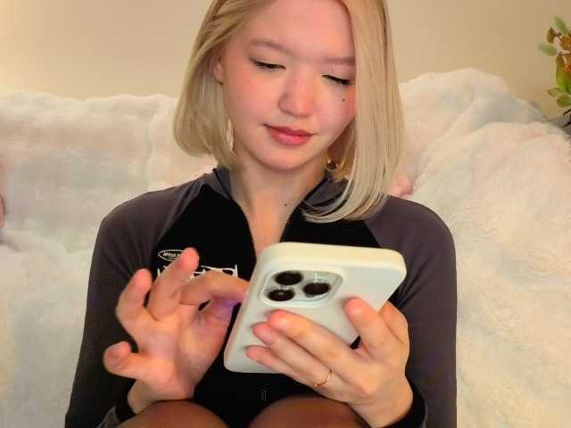 milli-sunrise live cam on BongaCams
