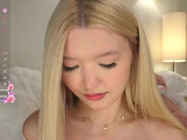 milli-sunrise live cam on BongaCams