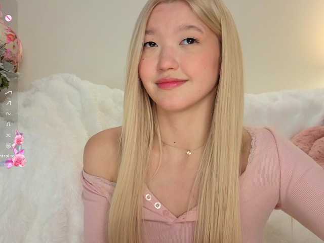 milli-sunrise live cam on BongaCams