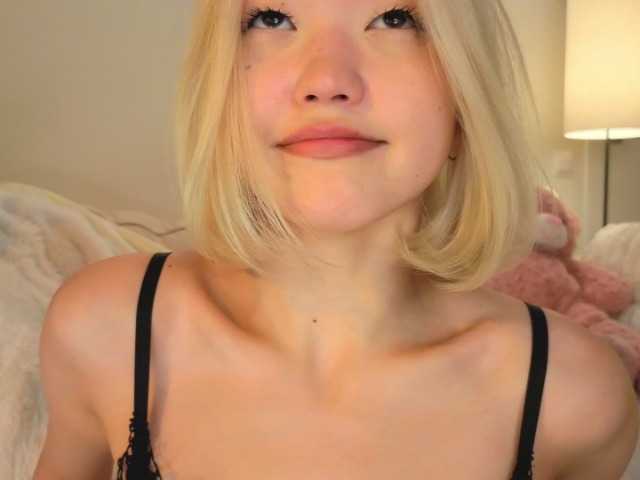 milli-sunrise live cam on BongaCams