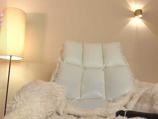 milli-sunrise live cam on BongaCams