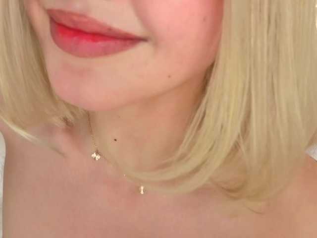milli-sunrise live cam on BongaCams