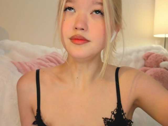 milli-sunrise live cam on BongaCams